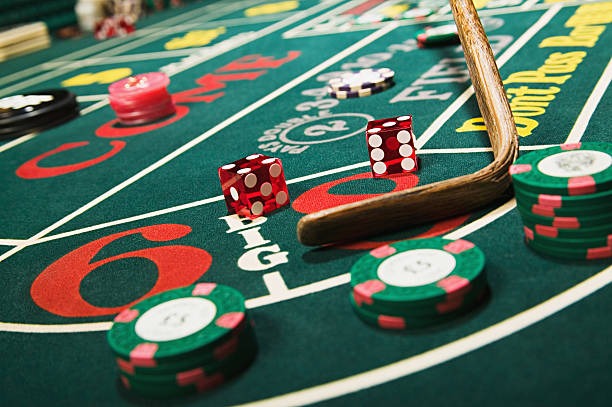 Blackjack card dealing in real-time on live table
